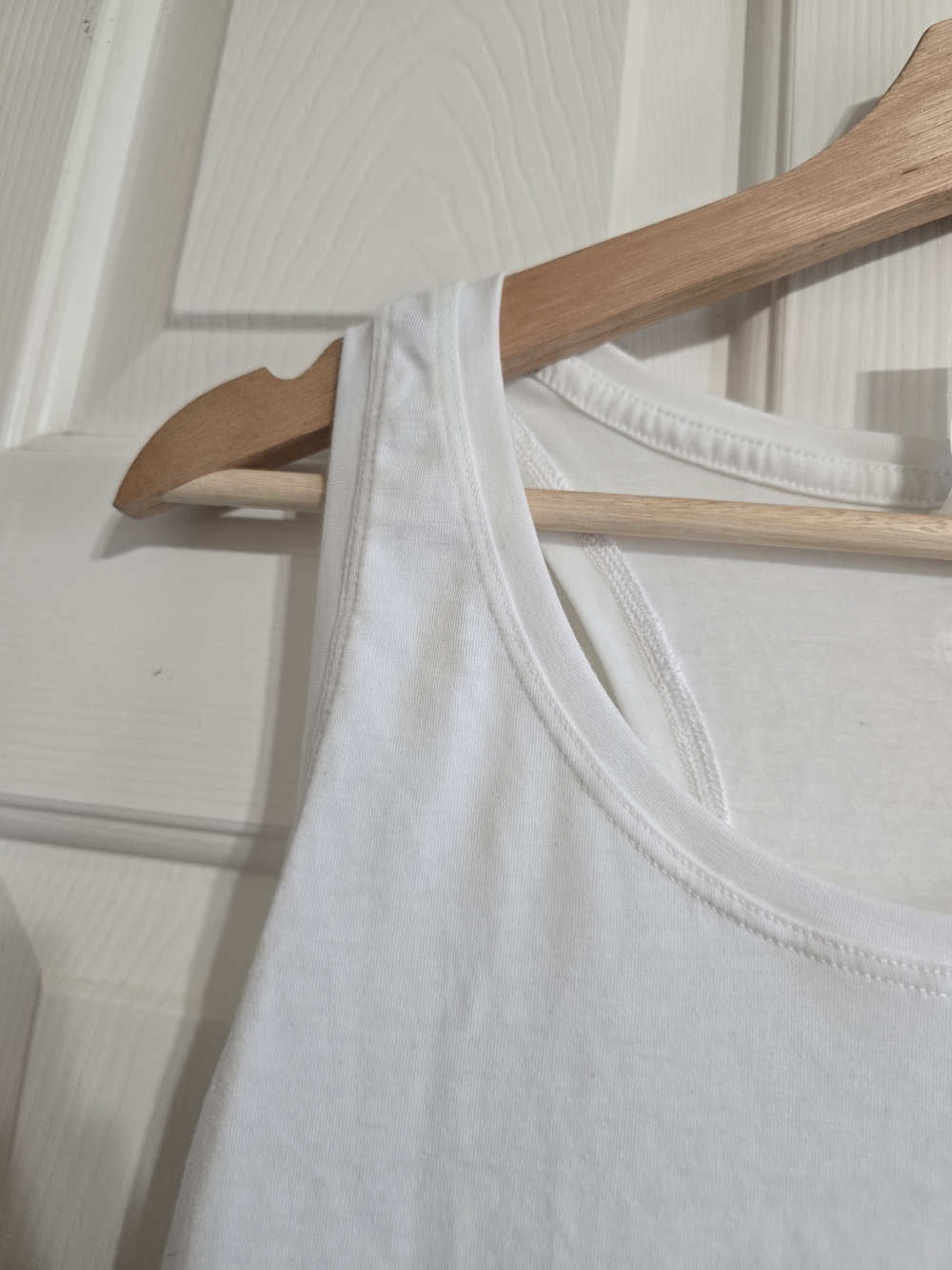 All in Motion Beyond Ease Scoop Neck Racerback Tank Moisture Wicking White M - Picture 2 of 6
